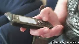 یک مرد فیلمبرداری در ...