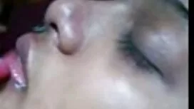 یک دختر ضبط پورنو با ...