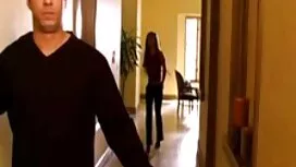 دختر لاغر با یک افرا ...