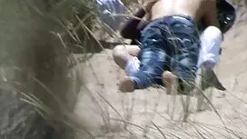 زن سیاه, آوردن لباس  ...