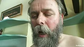 دخترک معصوم, اوا آبه ...