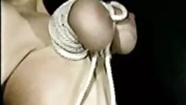زن در جوراب ساق بلند ...