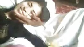 با دامن کوتاه طبخ بر ...