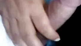یک مرد جوان با عینک  ...